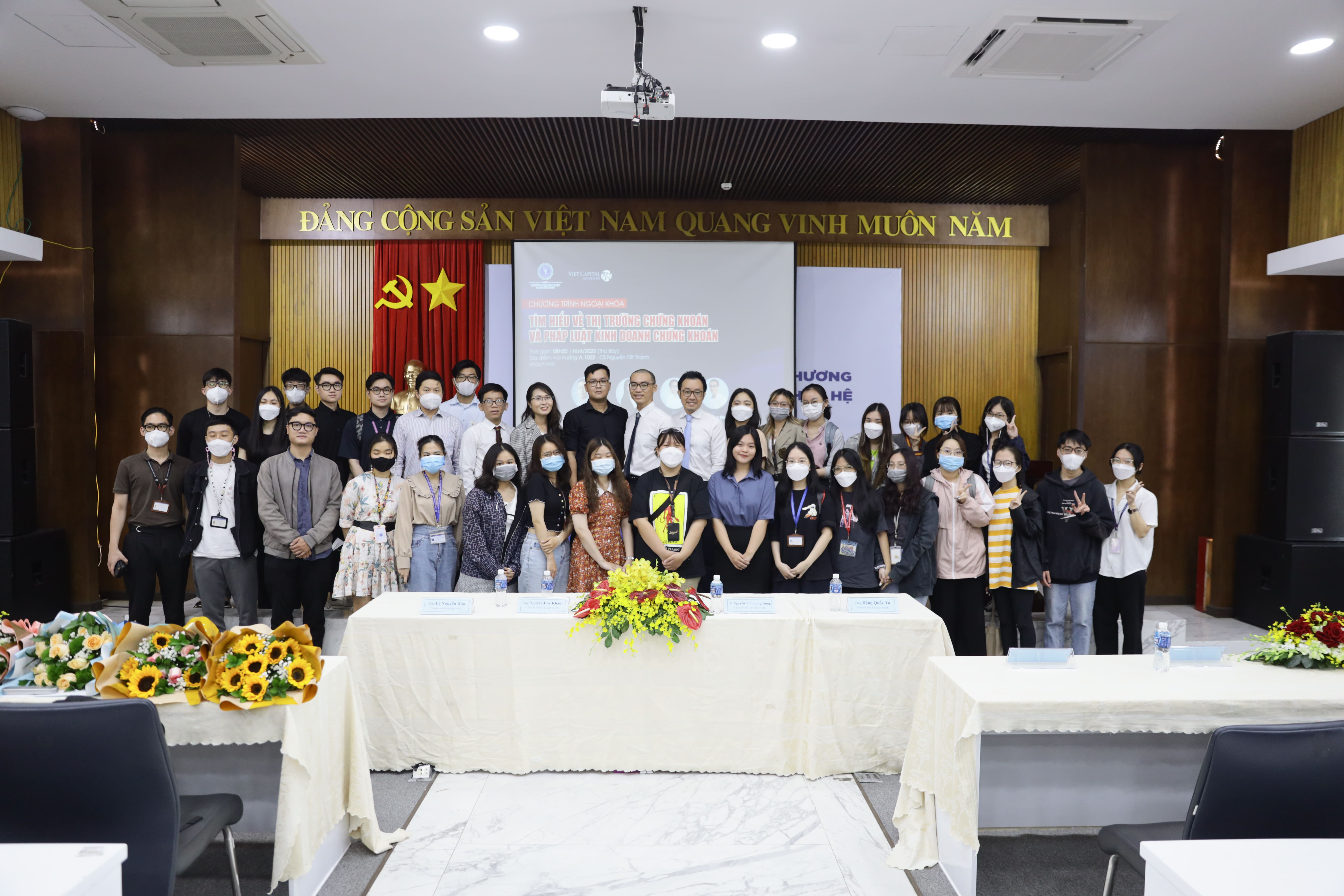 Vietcap conducts workshops at universities to educate students about the stock market.